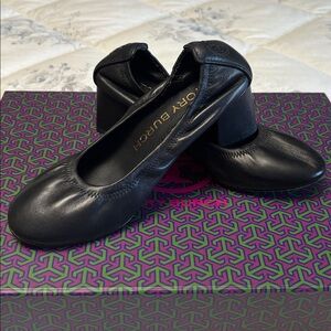 NWB Tory Burch Black Leather Eddie Pumps. size 5.5
